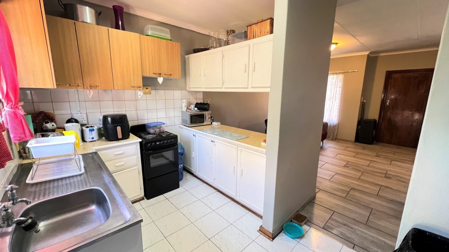 2 Bedroom Property for Sale in Langenhovenpark Free State